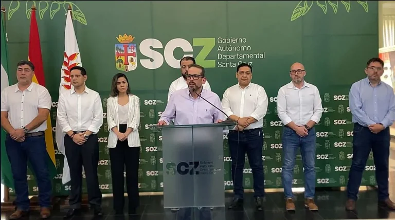 Luis Fernando Camacho posesiona a nuevo gabinete en la Gobernación de Santa Cruz