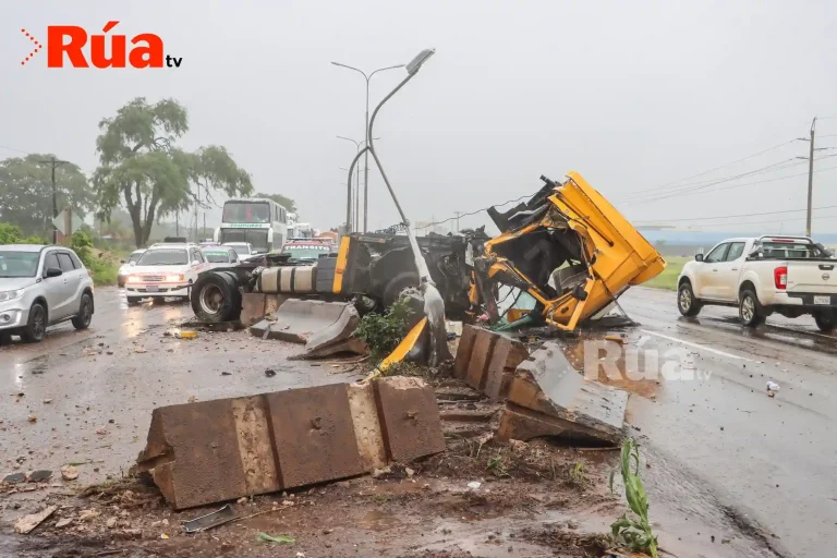 Aparatoso accidente en la intersección Montero hacia Warnes e ingreso a Villa Copacabana