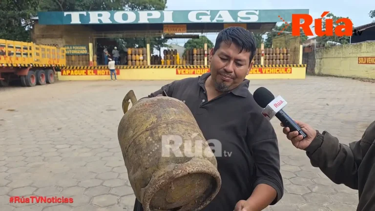 Vecino molesto porque no le recibieron su garrafa oxidada y abollada; el personal de TROPIGAS sale a aclarar la situación: "Si usted me trae una garrafa vieja y dañada, tampoco puede exigirme una nueva".