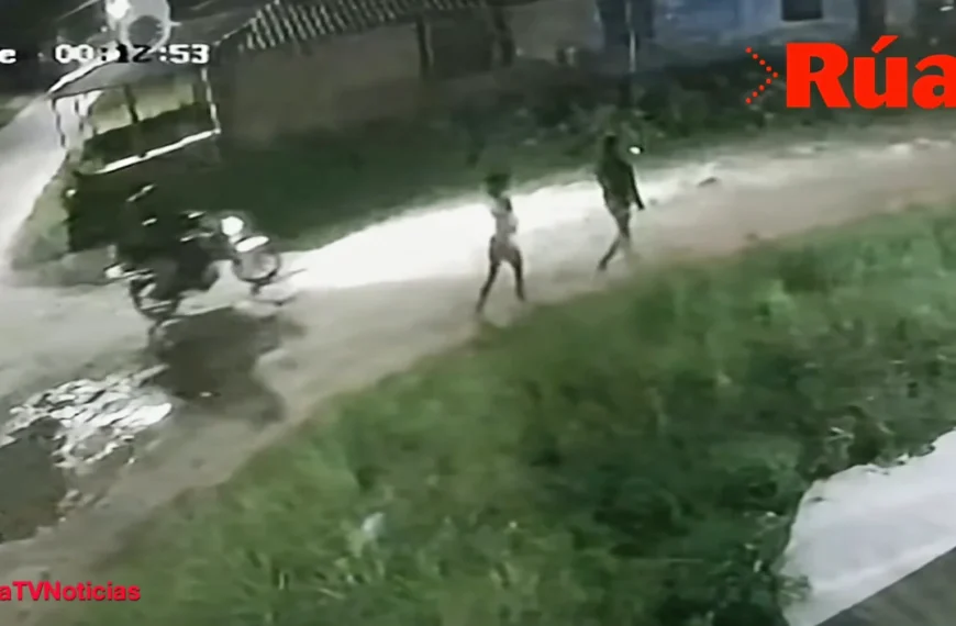 A patadas y con un arma, delincuentes asaltaron a una pareja de jóvenes en Mineros.
